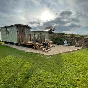 Chalet Oakley View Shepherds Hut With Hot Tub, Whitby