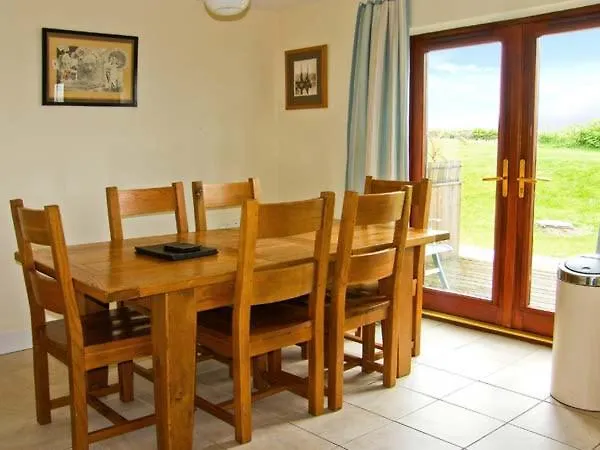 וויטבי Berry Banks Cottage 0*,